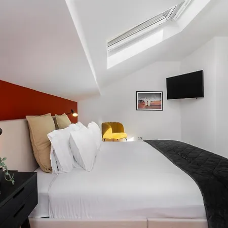 Apartment Whome Prime Location W Ac 3-bed Duplex Perfect For Families Only